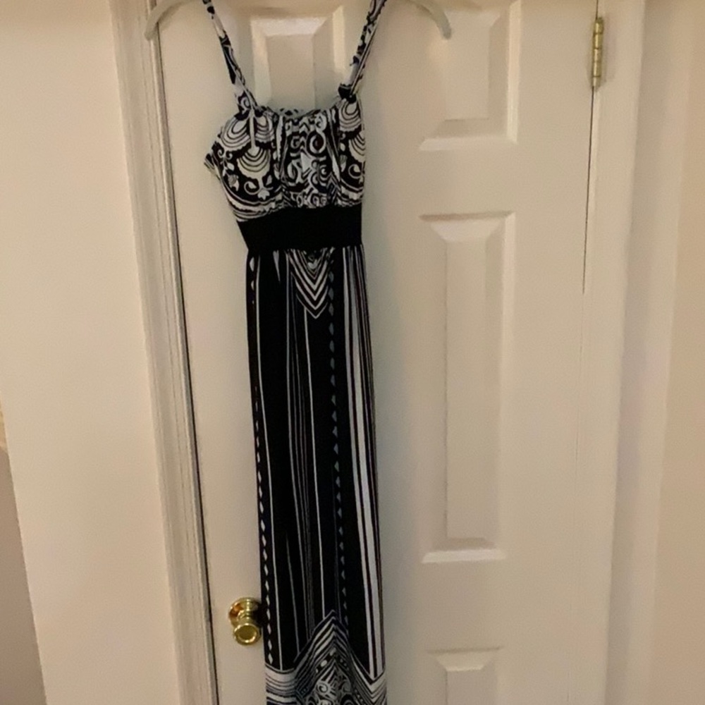 Black and white maxi dress size small
